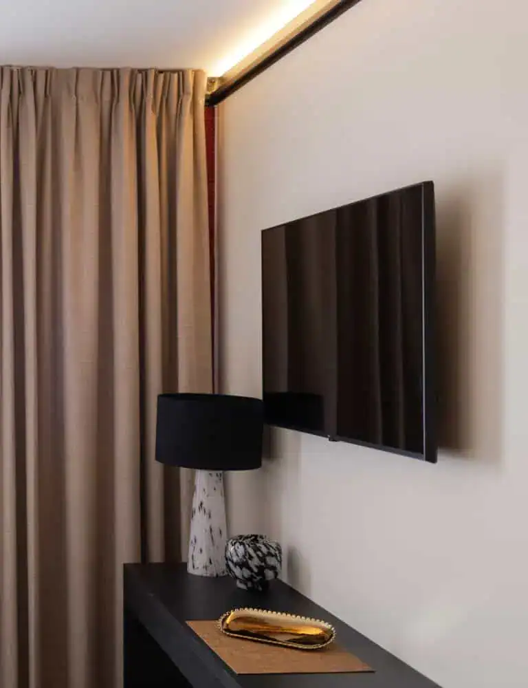 Alliance Hotel Bedroom