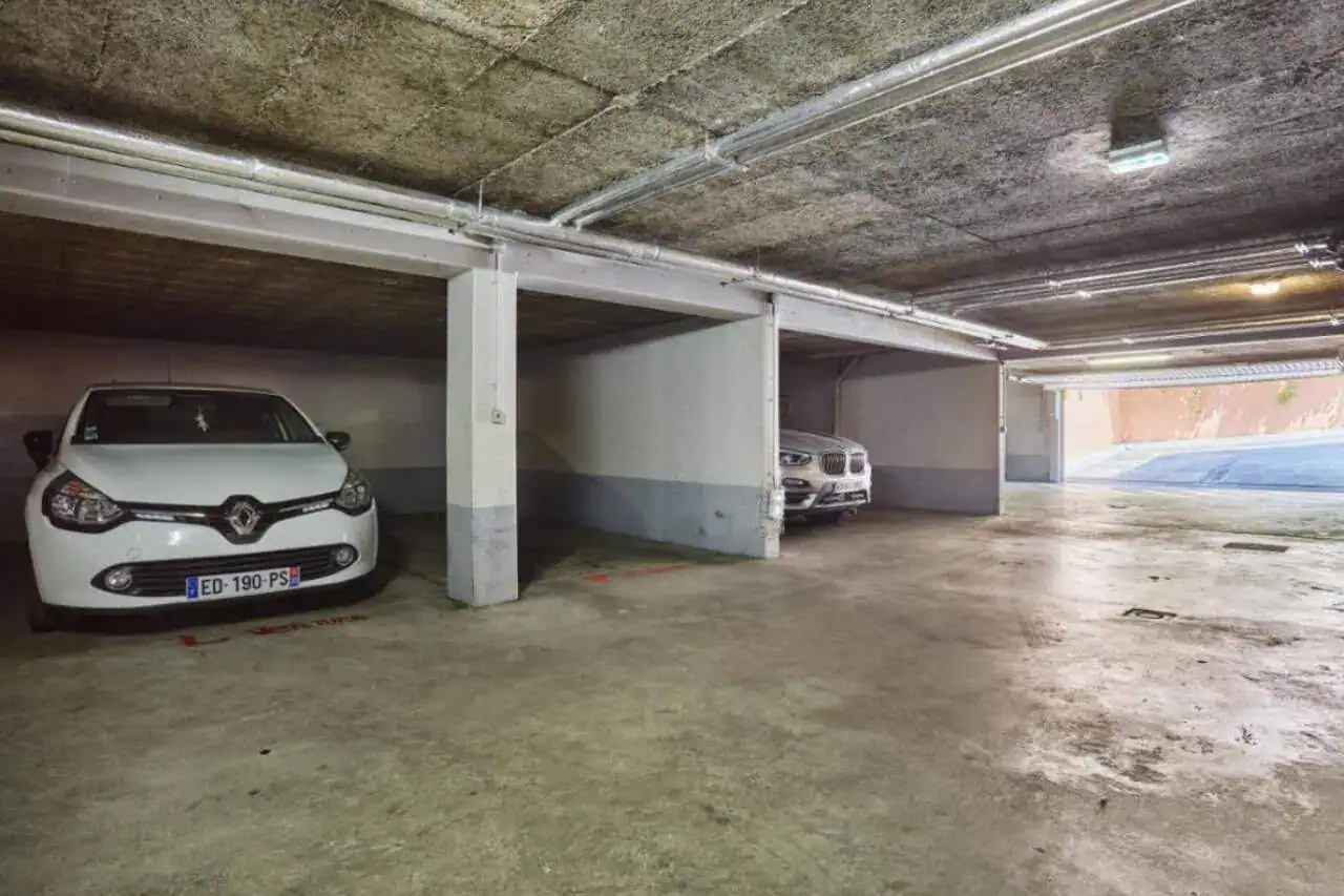 Alliance Hotel Parking